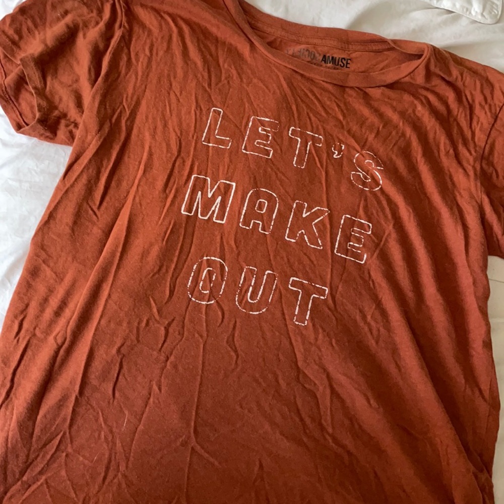 Cute burnt orange graphic tee😘